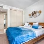 In Puerto Banus With Pool Views And Parking Apartment Marbella