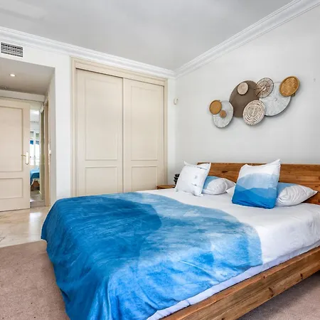 In Puerto Banus With Pool Views And Parking Apartment Marbella