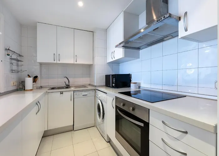 In Puerto Banus With Pool Views And Parking Apartamento