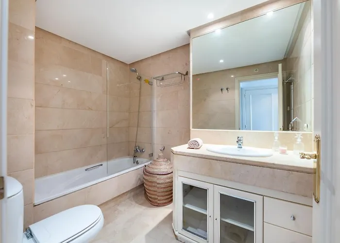 Apartment In Puerto Banus With Pool Views And Parking *