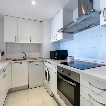 In Puerto Banus With Pool Views And Parking Apartamento